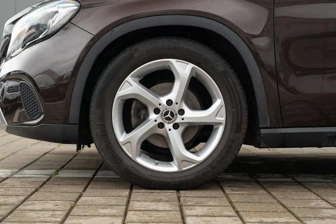 MERCEDES-BENZ GLA