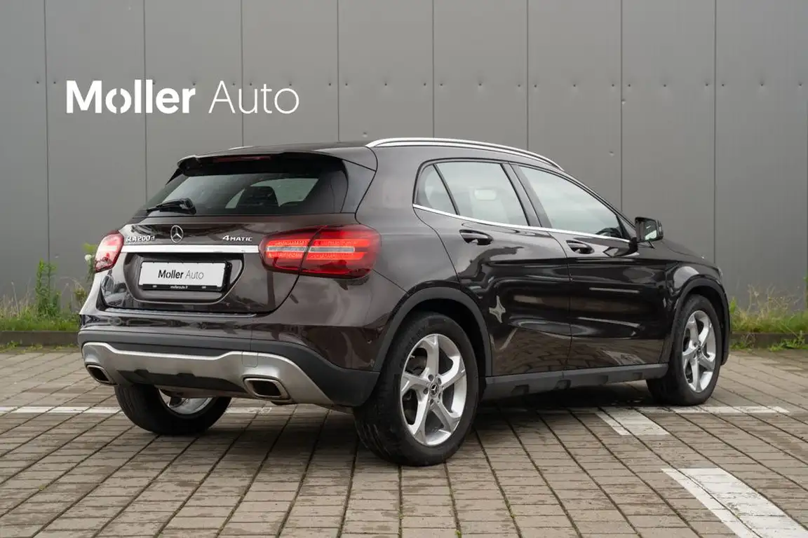 MERCEDES-BENZ GLA