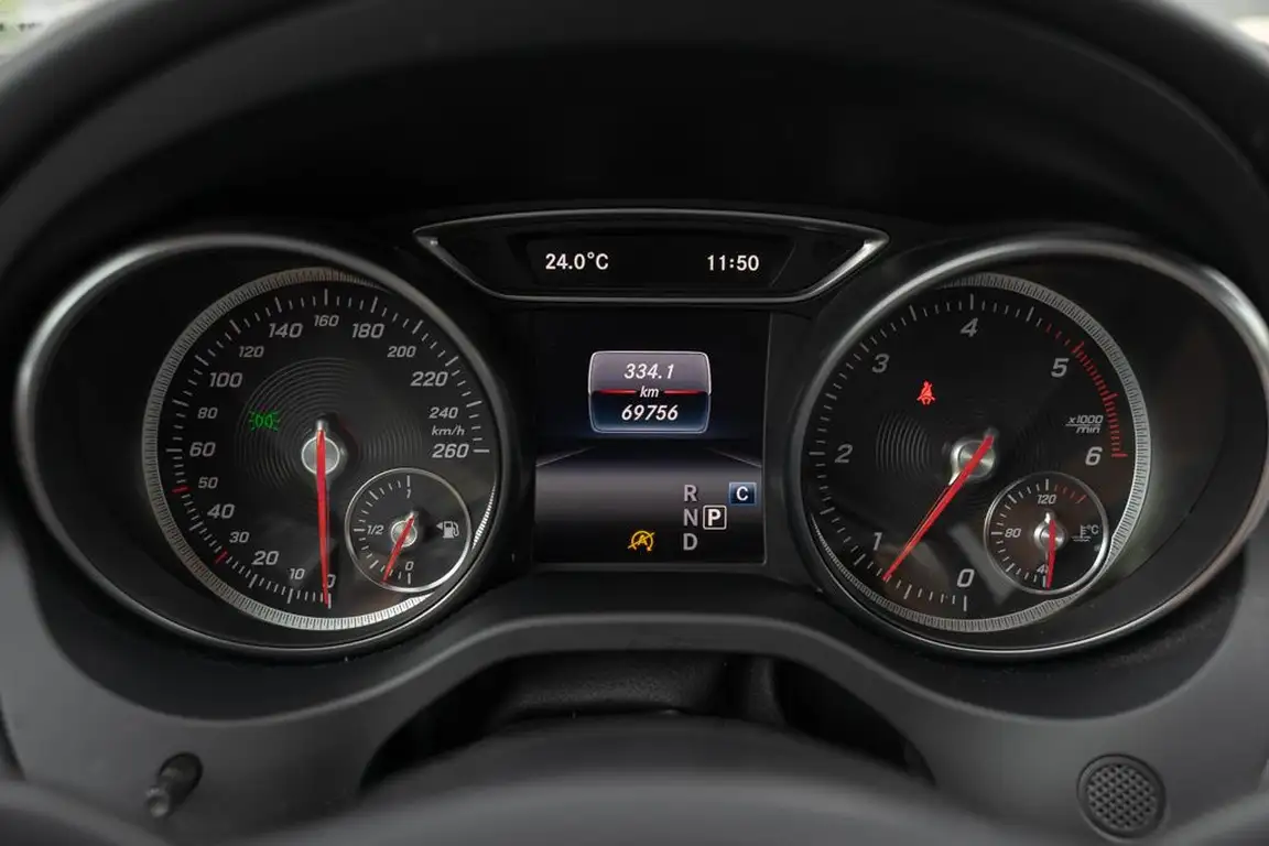 MERCEDES-BENZ GLA