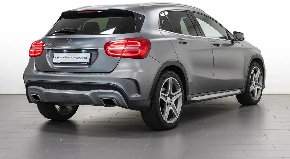 MERCEDES-BENZ GLA