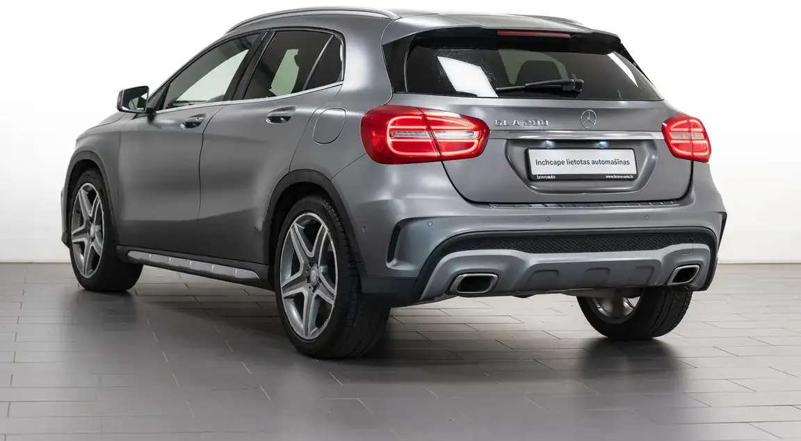 MERCEDES-BENZ GLA