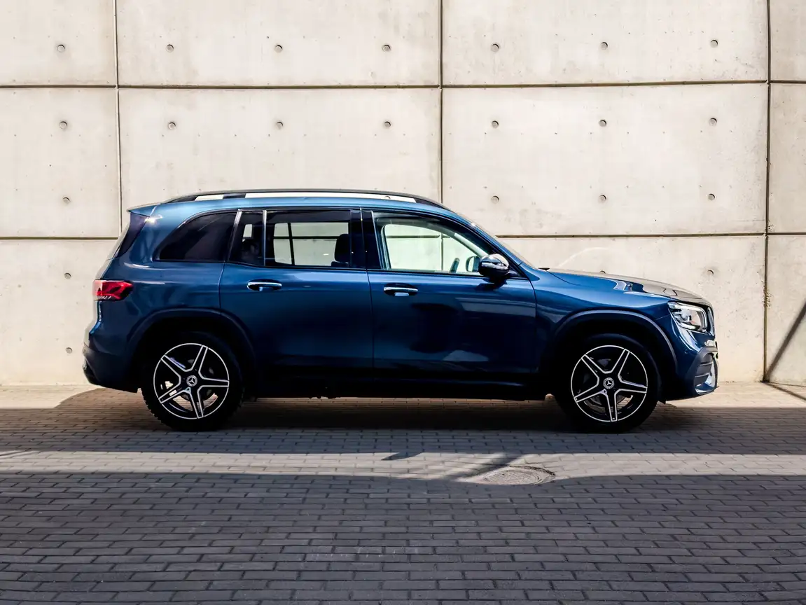 MERCEDES-BENZ GLB