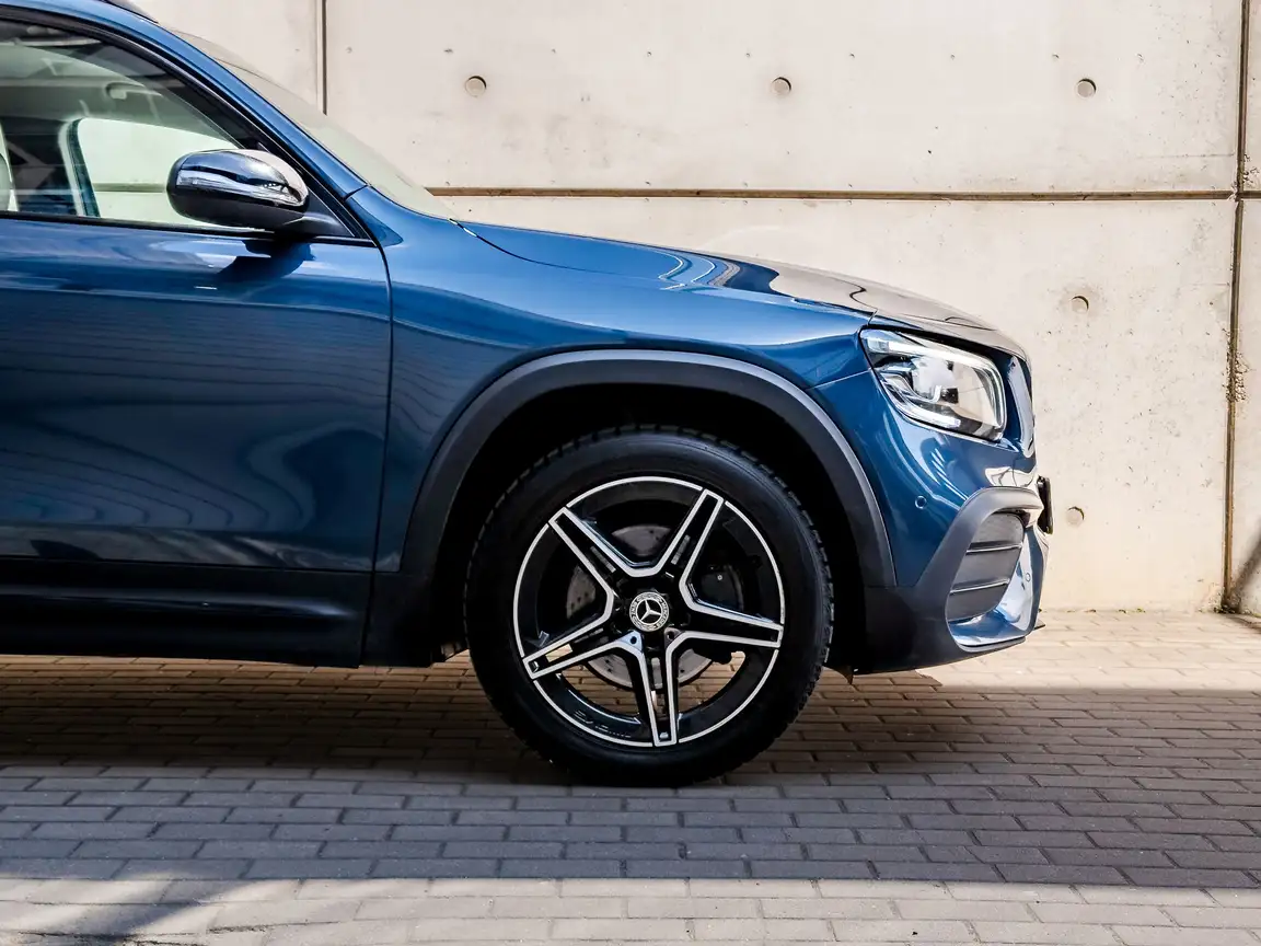 MERCEDES-BENZ GLB
