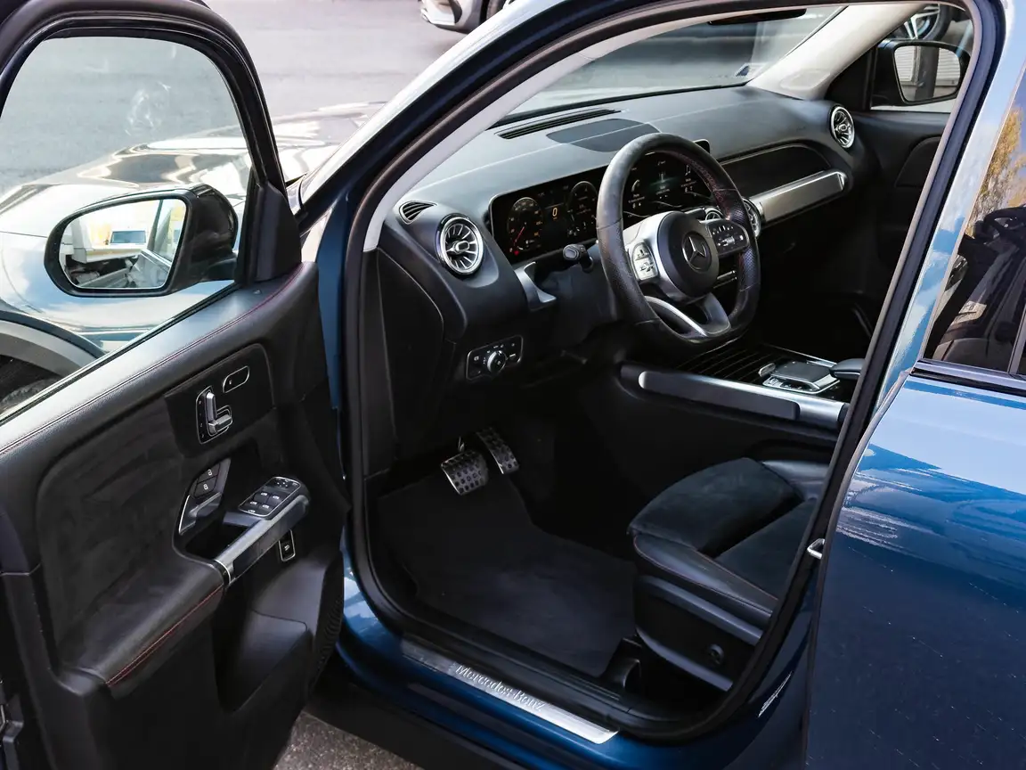 MERCEDES-BENZ GLB