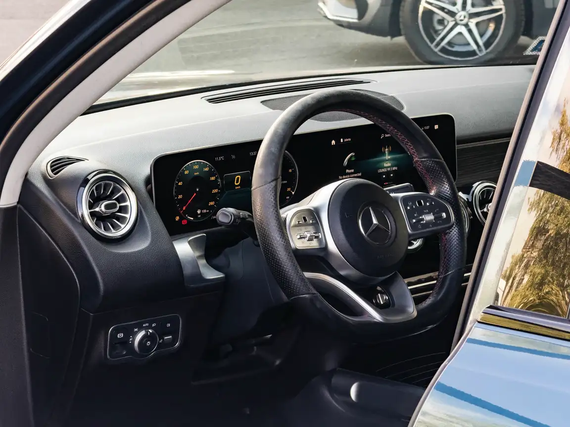 MERCEDES-BENZ GLB