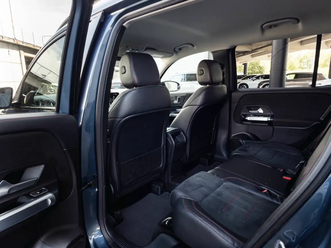 MERCEDES-BENZ GLB