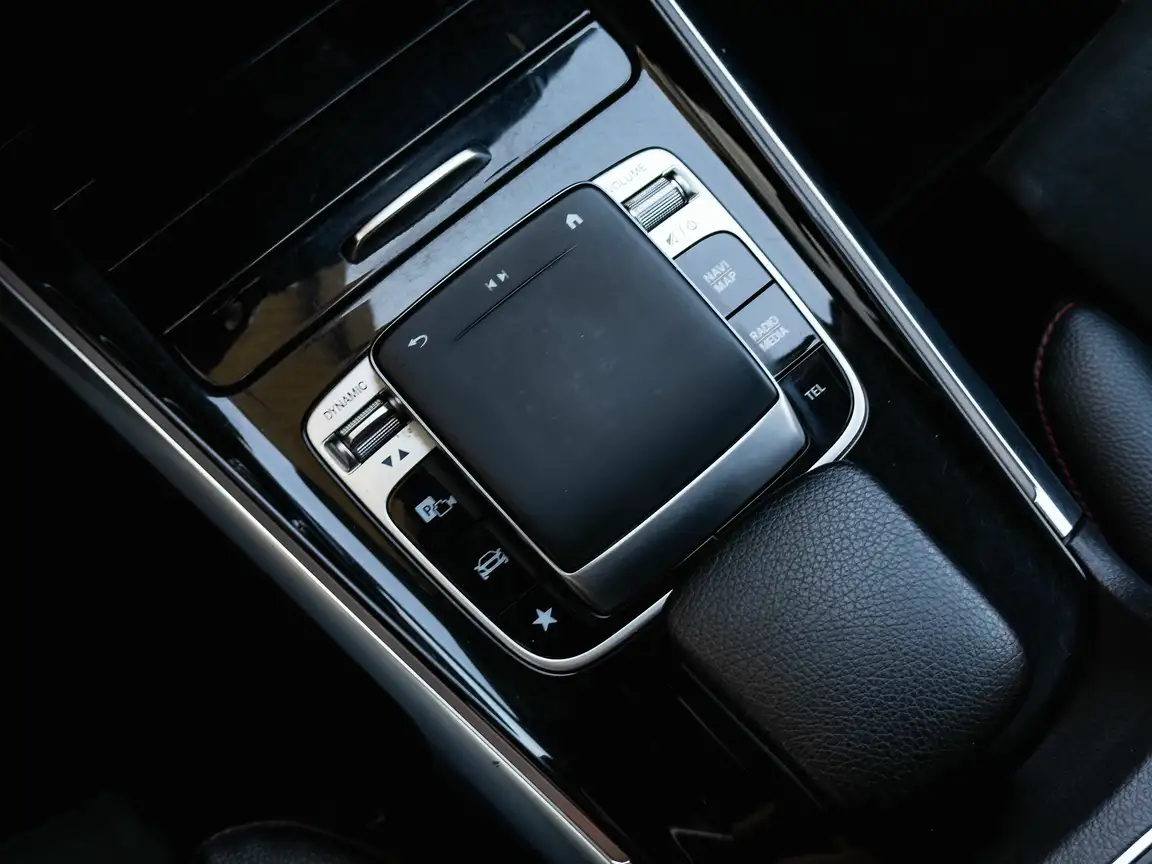 MERCEDES-BENZ GLB