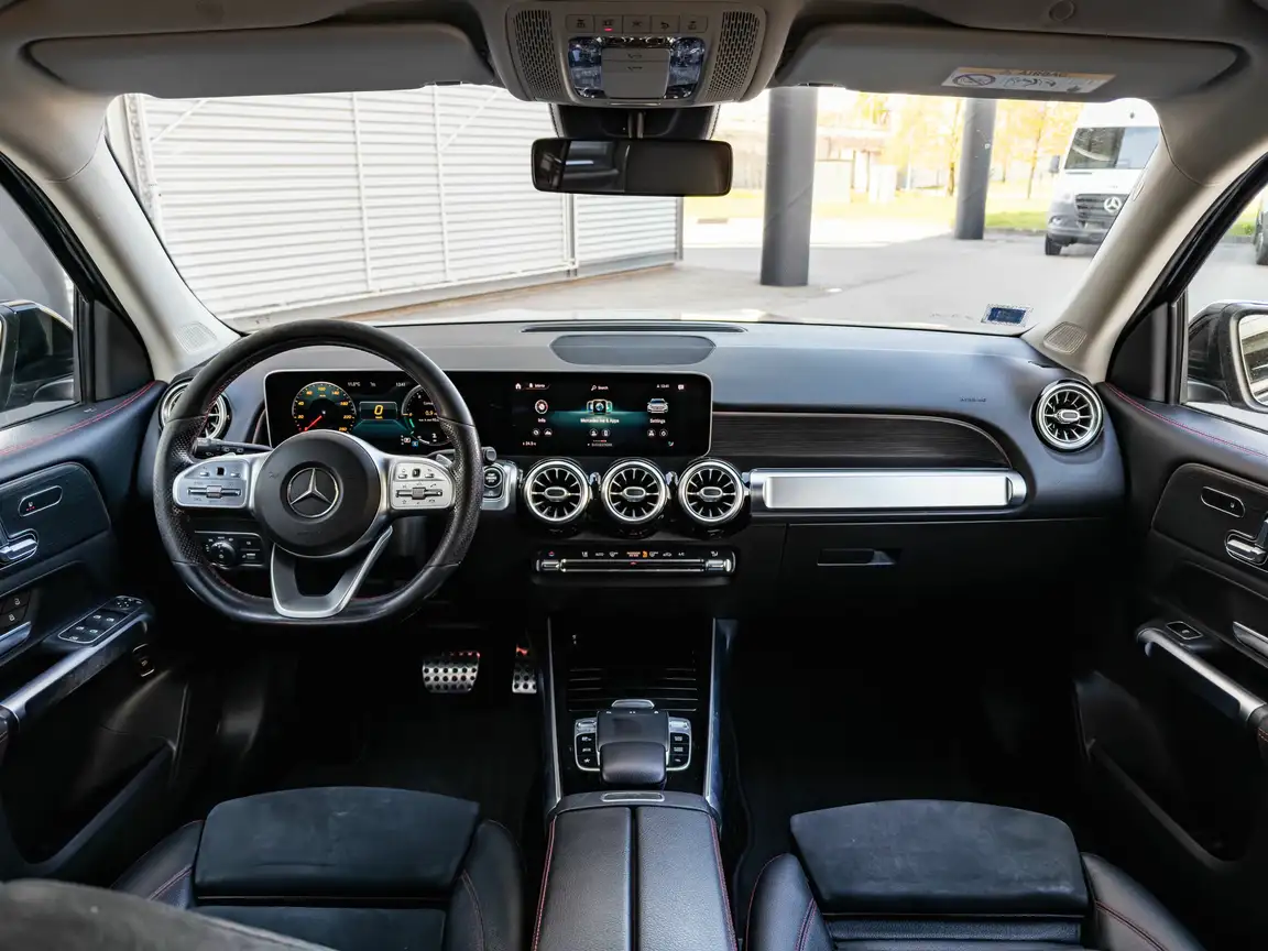 MERCEDES-BENZ GLB