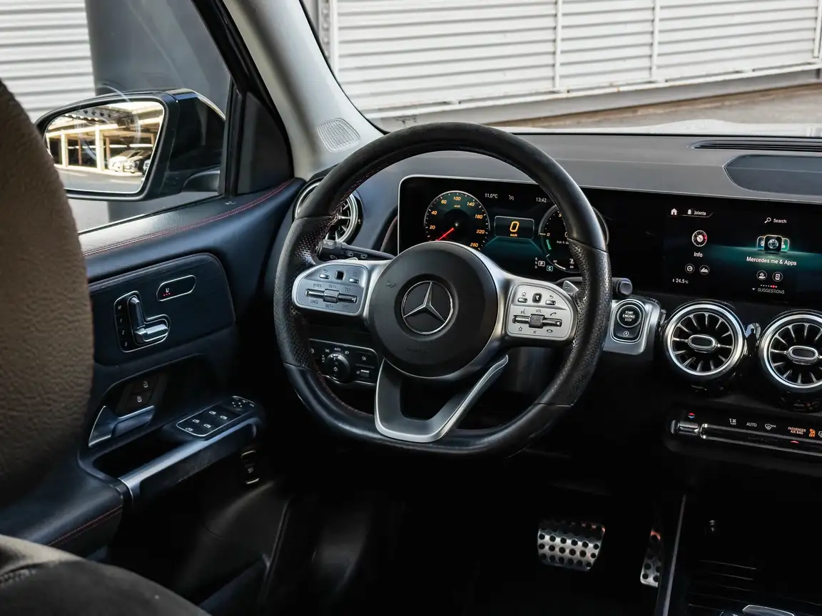 MERCEDES-BENZ GLB