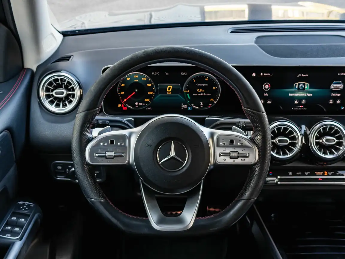 MERCEDES-BENZ GLB