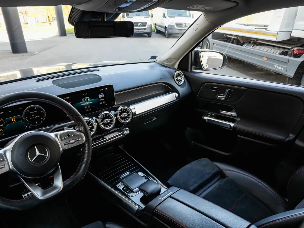 MERCEDES-BENZ GLB