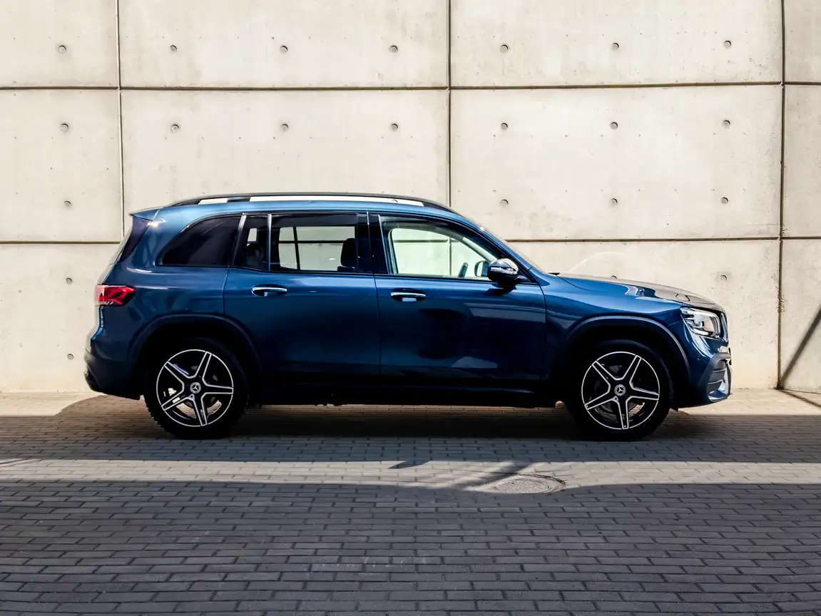 MERCEDES-BENZ GLB