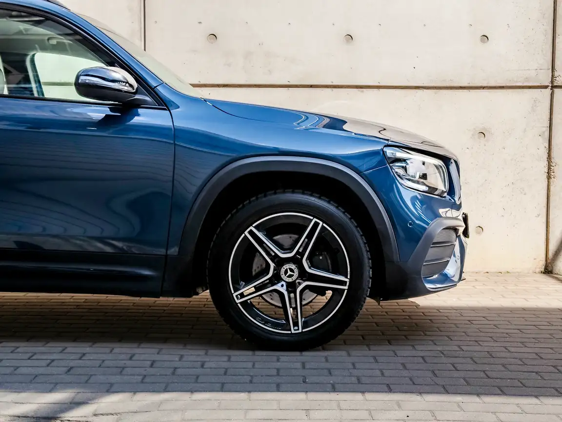 MERCEDES-BENZ GLB