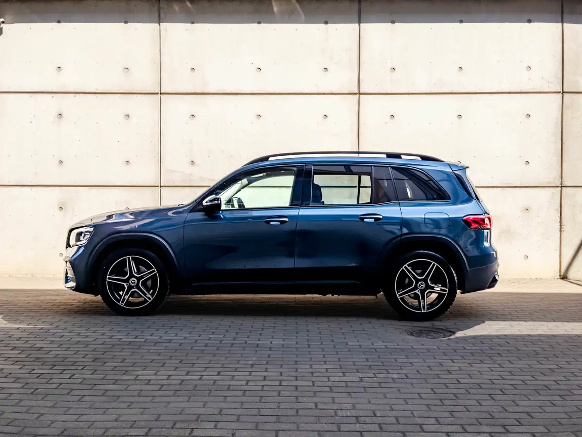 MERCEDES-BENZ GLB