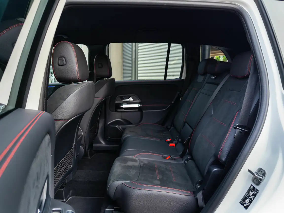 MERCEDES-BENZ GLB
