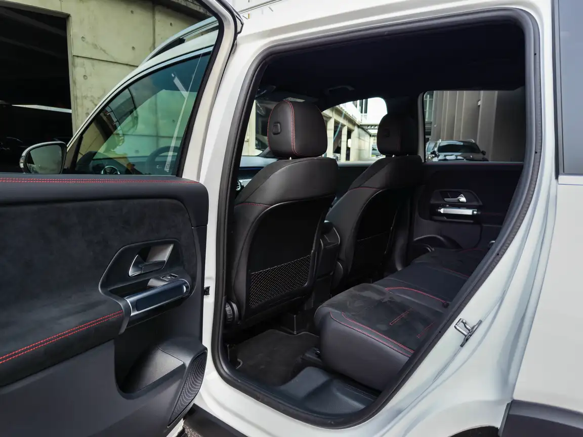 MERCEDES-BENZ GLB