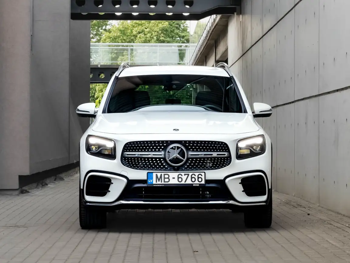 MERCEDES-BENZ GLB