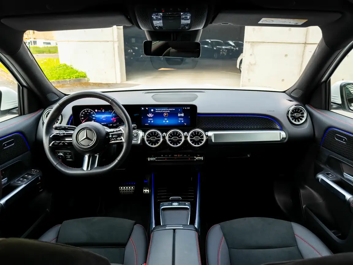 MERCEDES-BENZ GLB