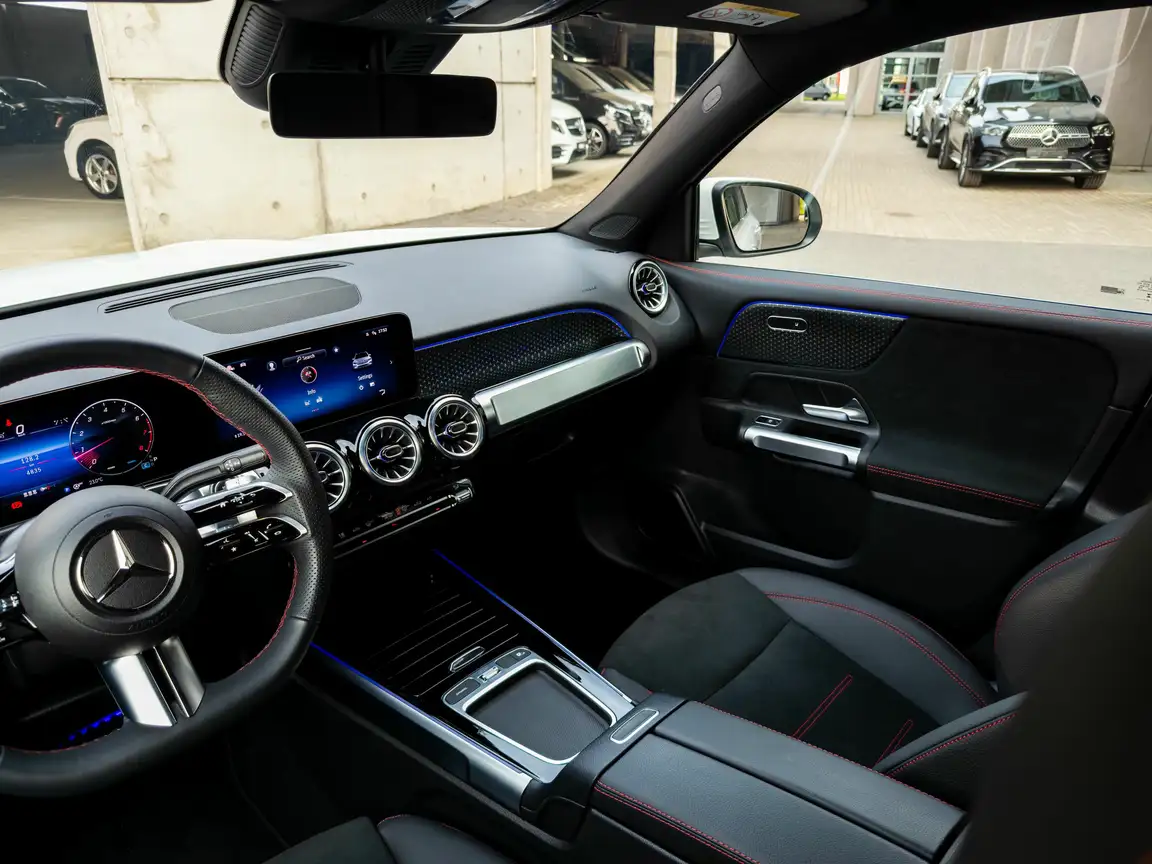 MERCEDES-BENZ GLB