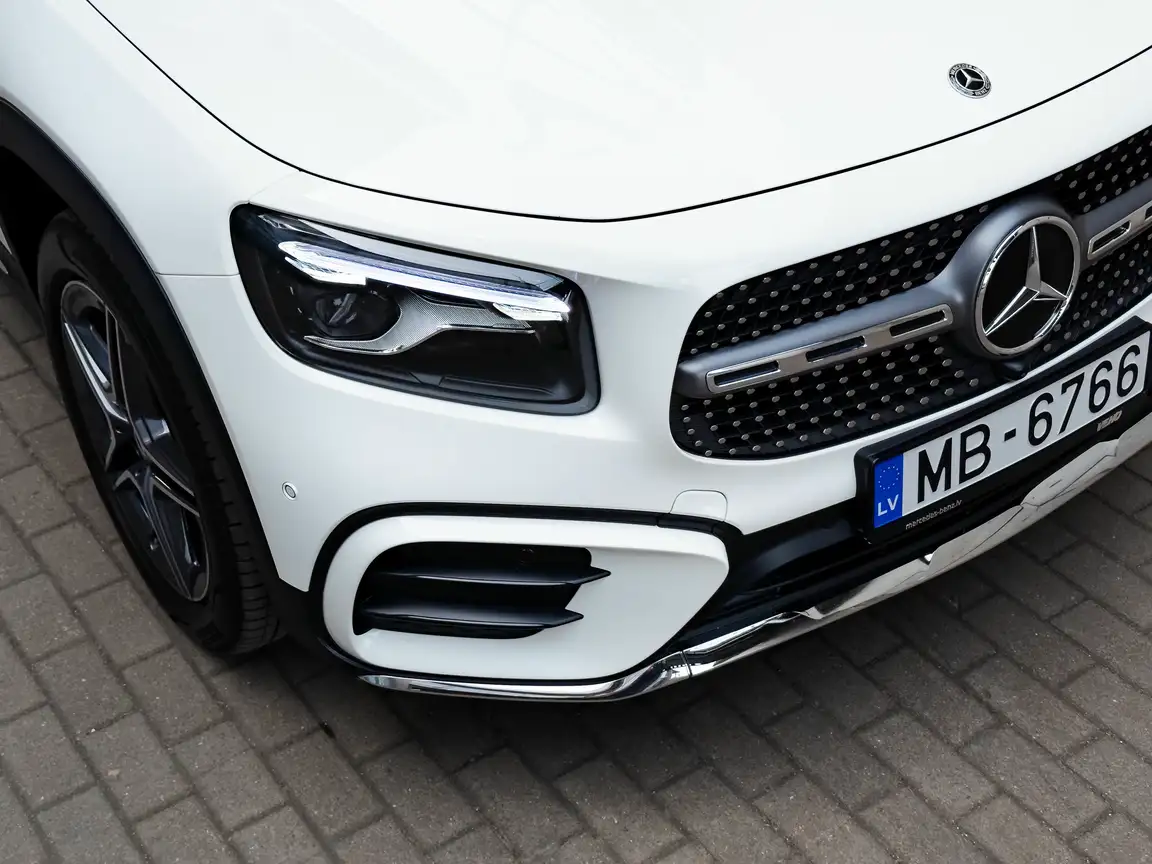 MERCEDES-BENZ GLB