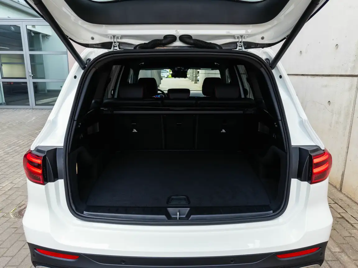 MERCEDES-BENZ GLB