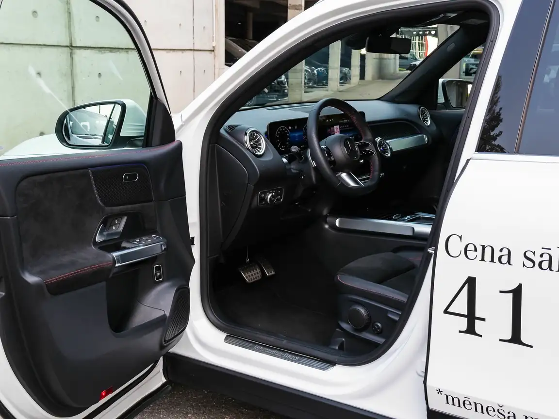 MERCEDES-BENZ GLB