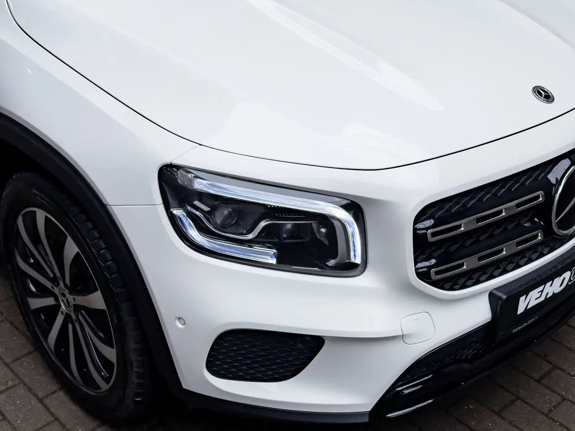 MERCEDES-BENZ GLB