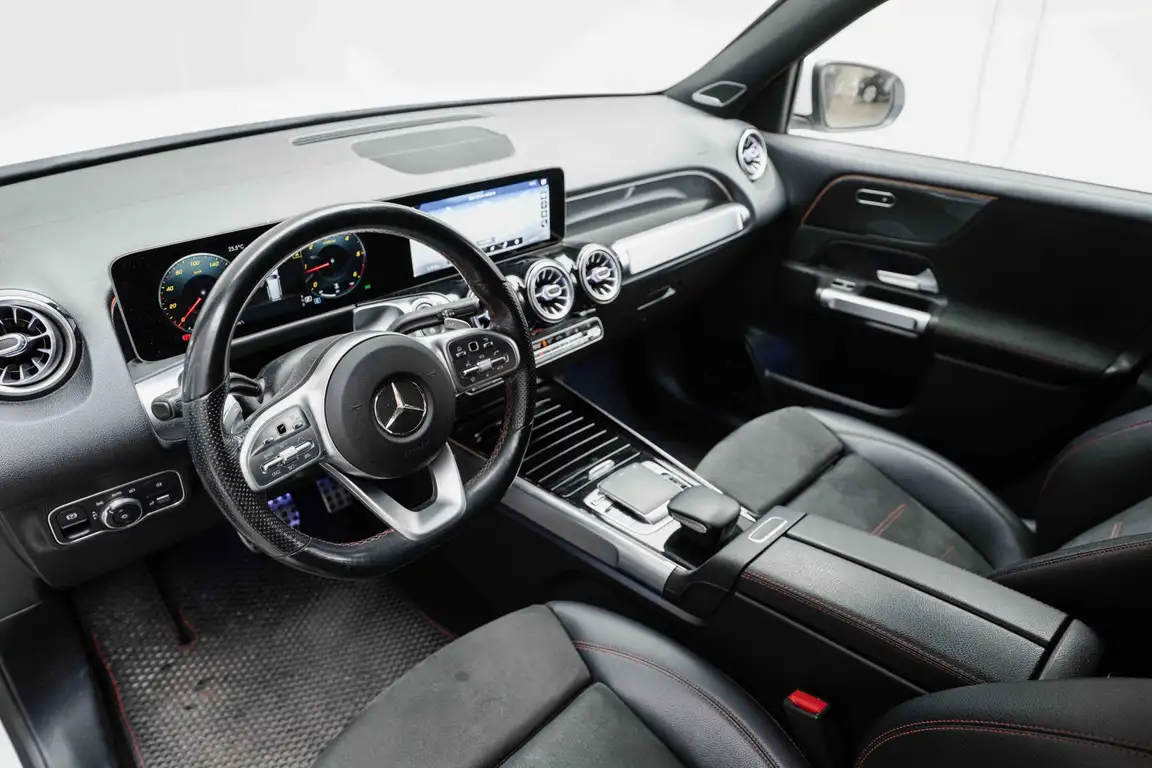 MERCEDES-BENZ GLB