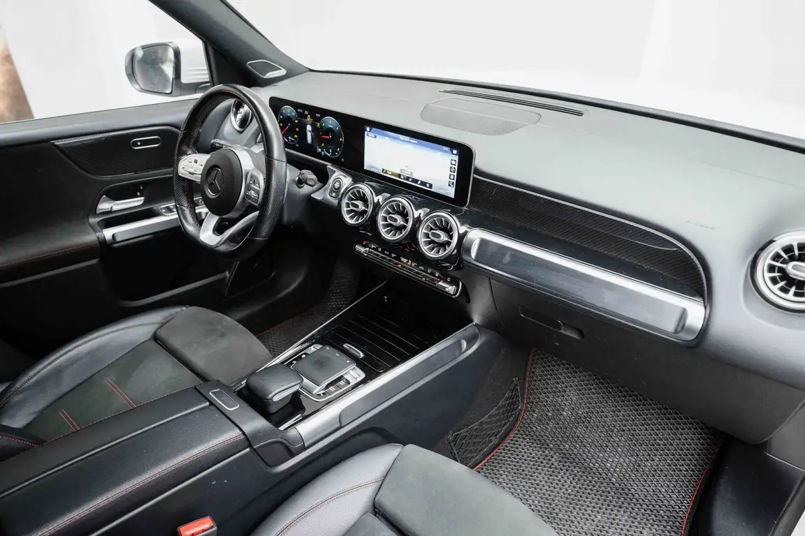 MERCEDES-BENZ GLB