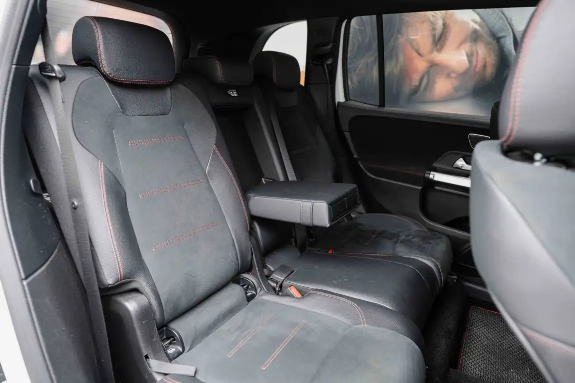 MERCEDES-BENZ GLB