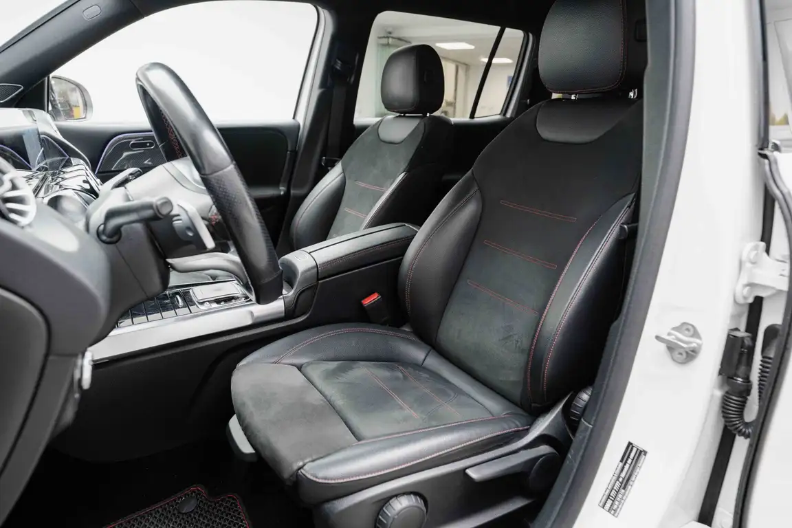 MERCEDES-BENZ GLB