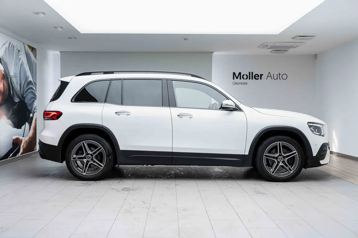 MERCEDES-BENZ GLB