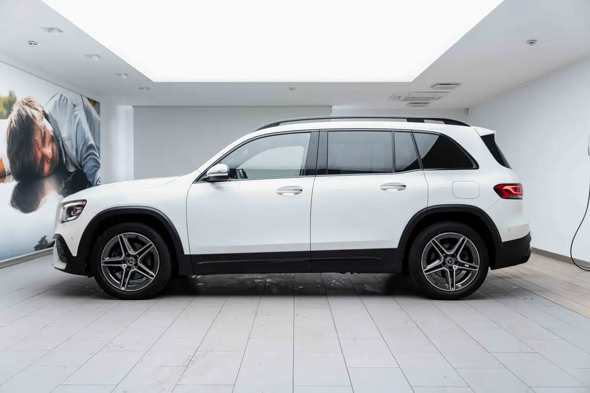 MERCEDES-BENZ GLB