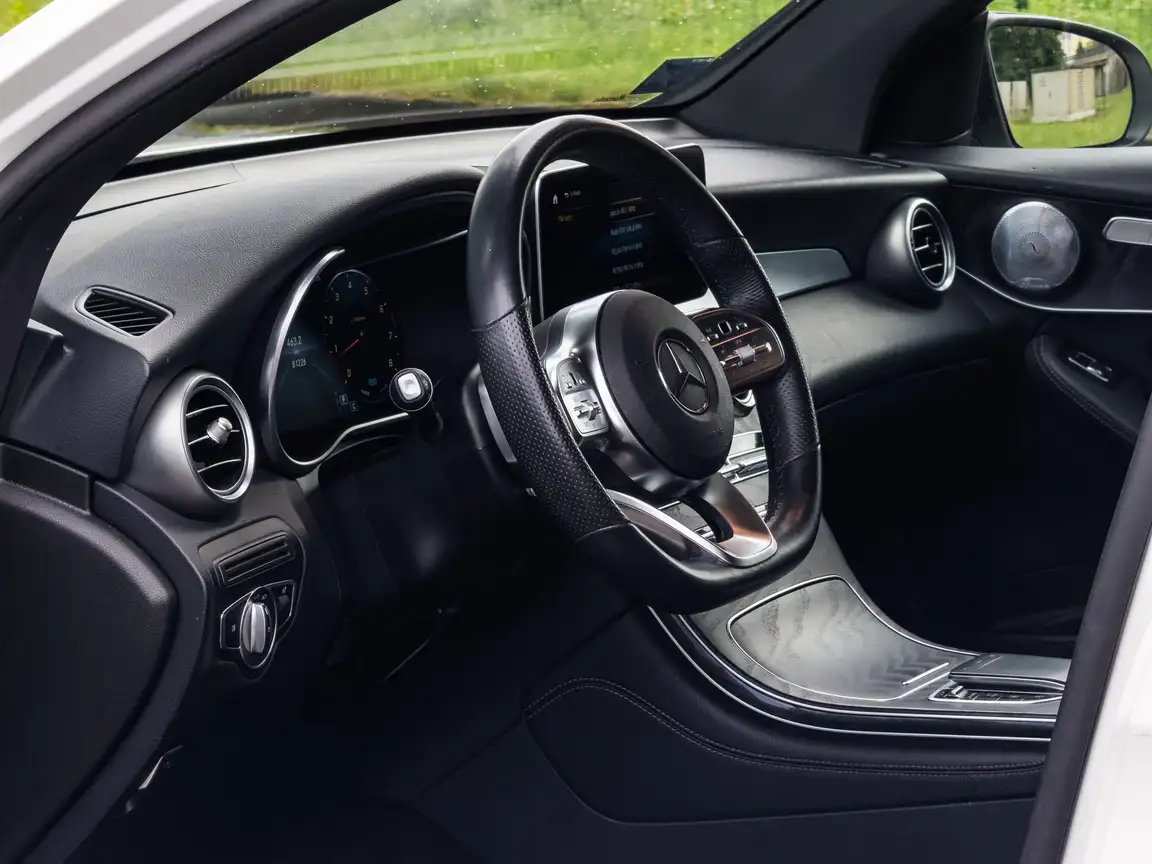 MERCEDES-BENZ GLC