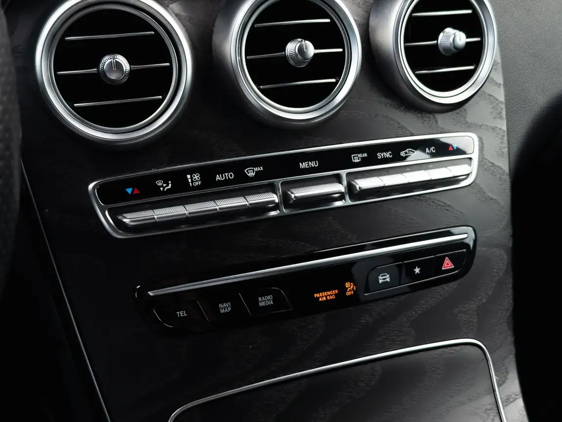 MERCEDES-BENZ GLC