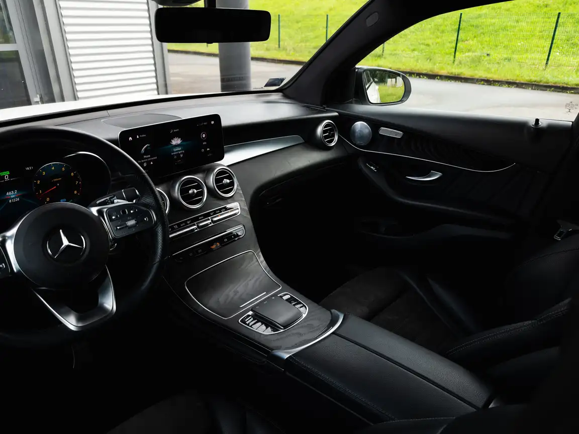 MERCEDES-BENZ GLC