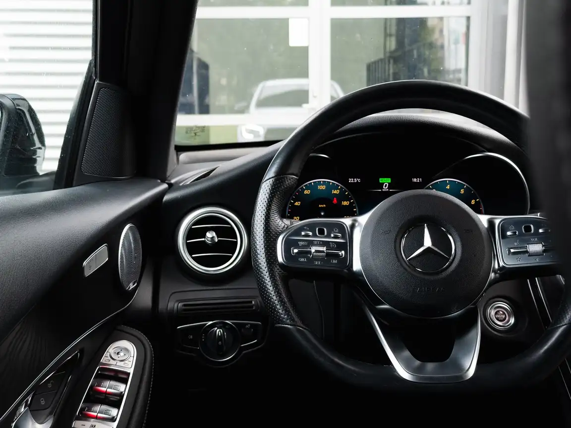 MERCEDES-BENZ GLC