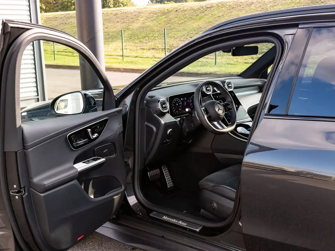 MERCEDES-BENZ GLC