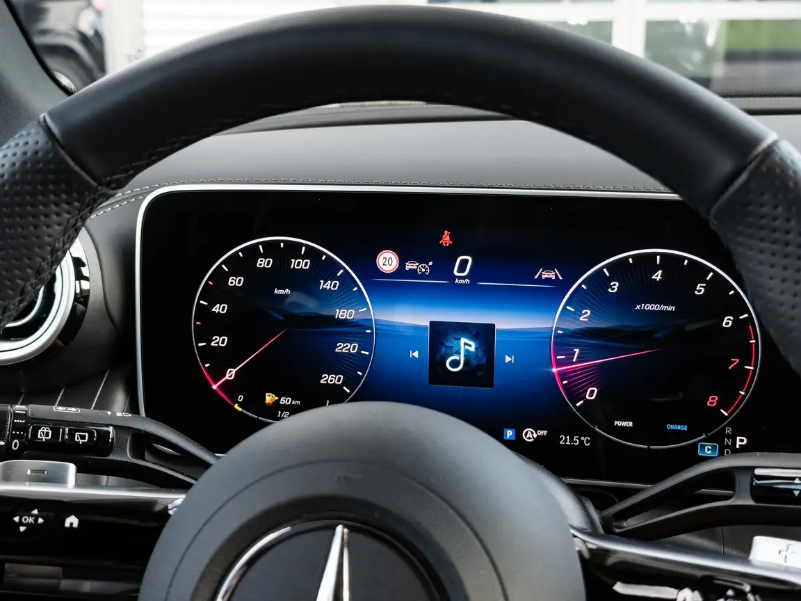 MERCEDES-BENZ GLC
