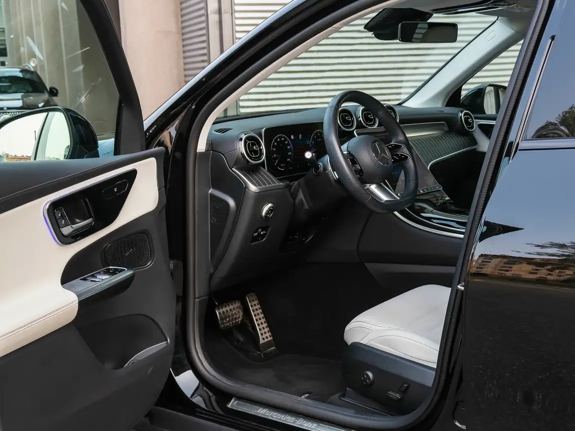 MERCEDES-BENZ GLC
