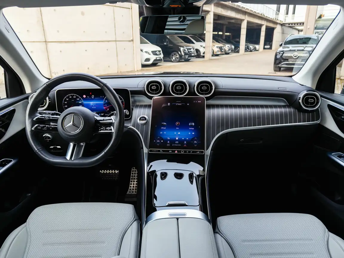 MERCEDES-BENZ GLC
