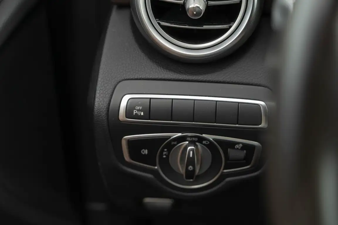 MERCEDES-BENZ GLC