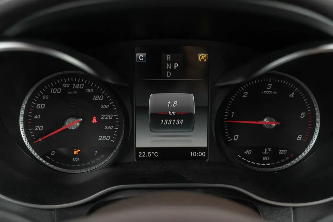 MERCEDES-BENZ GLC