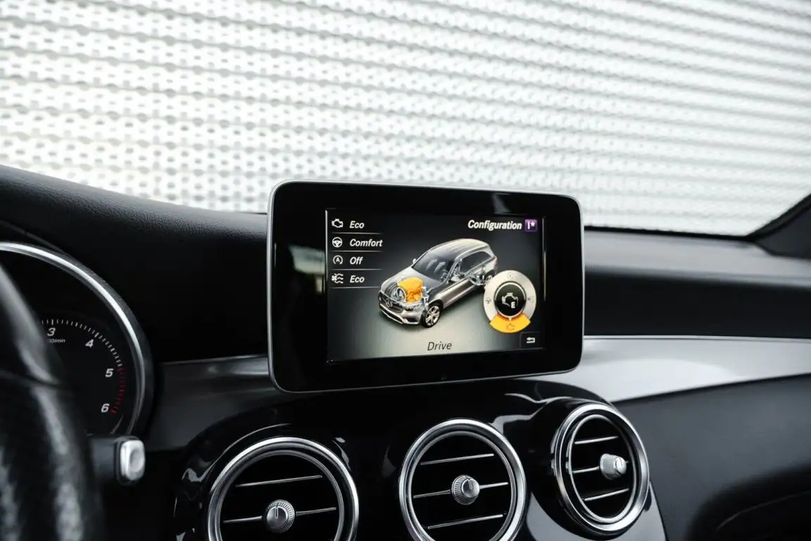 MERCEDES-BENZ GLC