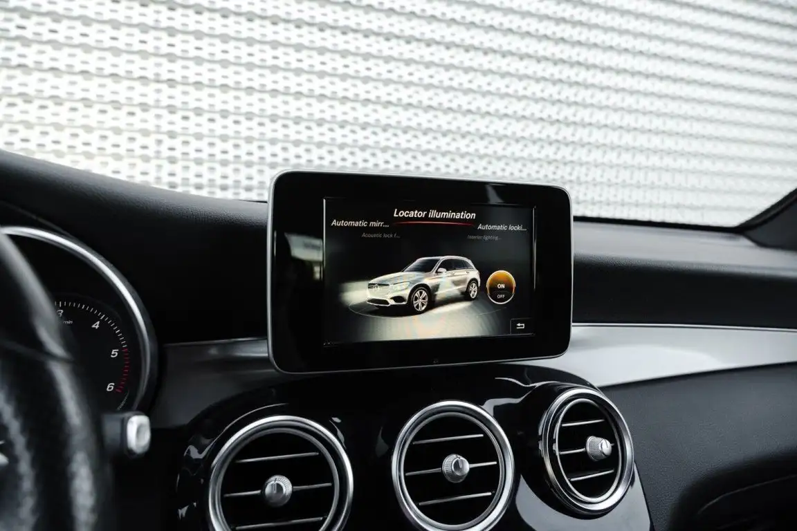 MERCEDES-BENZ GLC