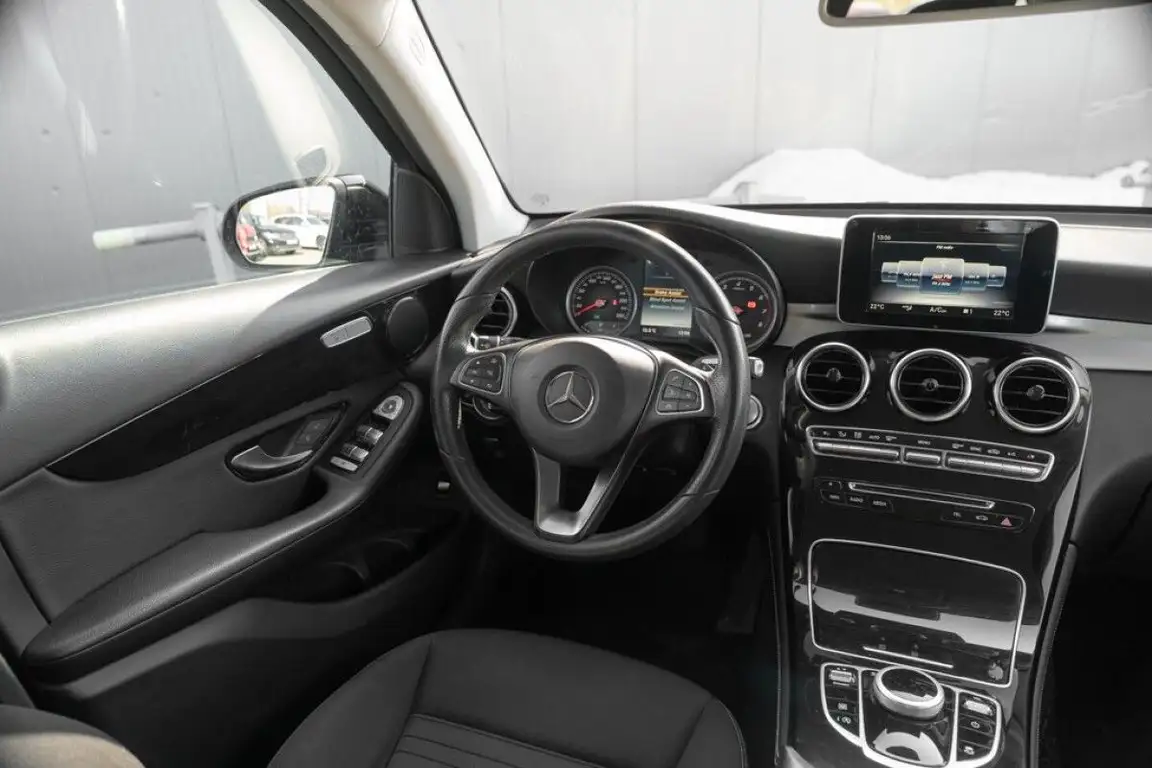 MERCEDES-BENZ GLC