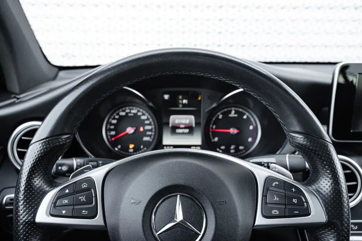 MERCEDES-BENZ GLC