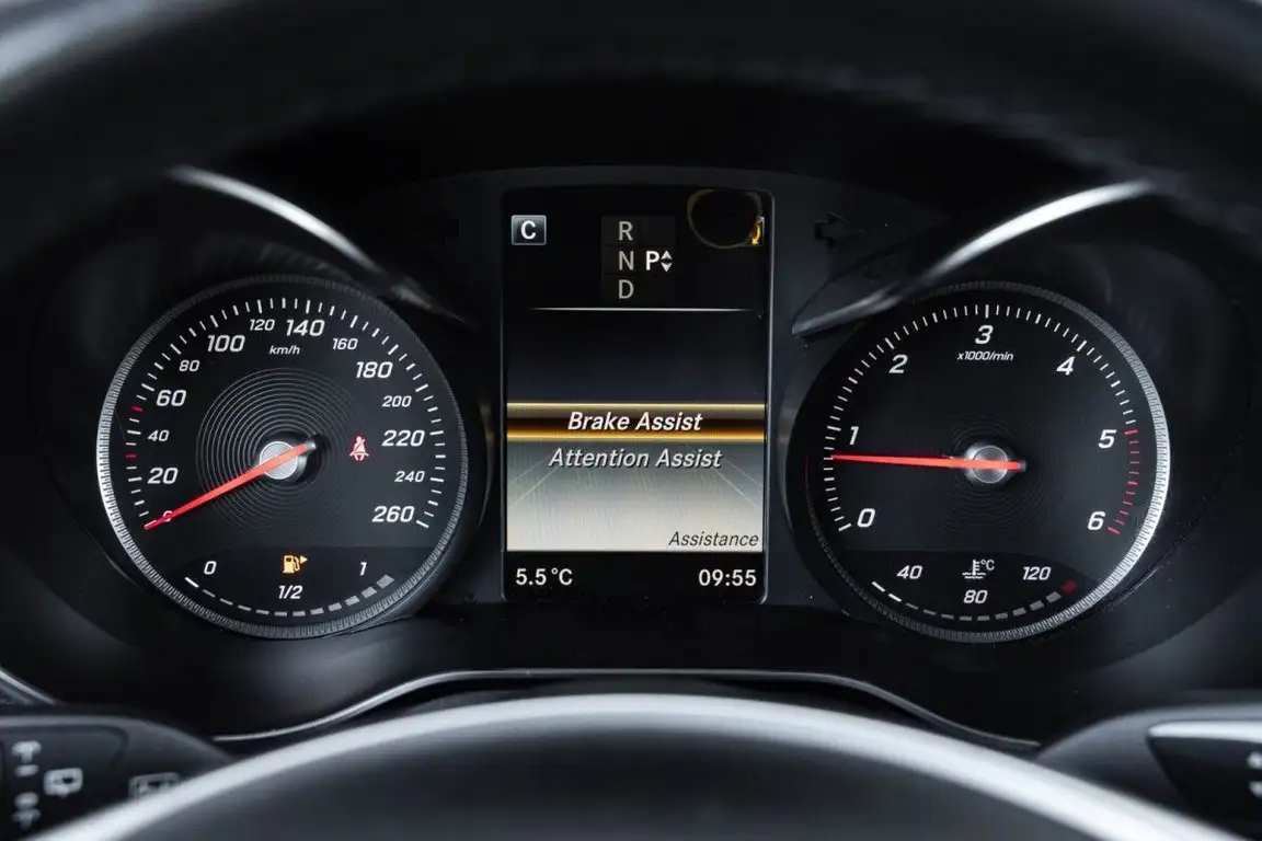 MERCEDES-BENZ GLC