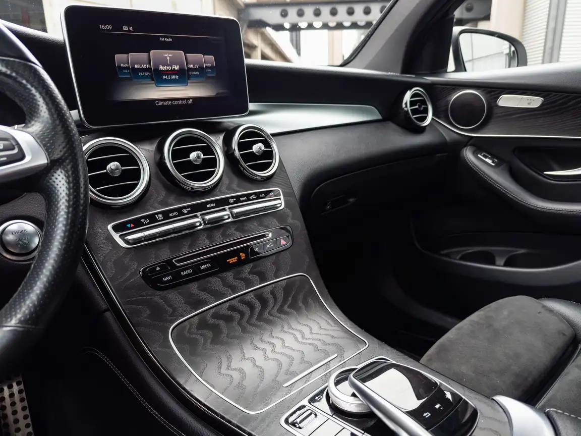 MERCEDES-BENZ GLC