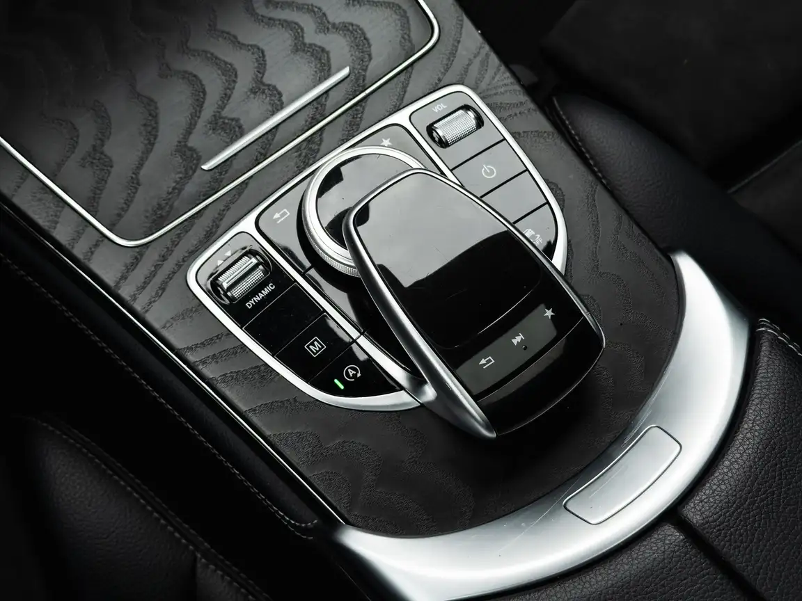 MERCEDES-BENZ GLC